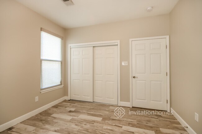 Building Photo - 321 Springwood Dr