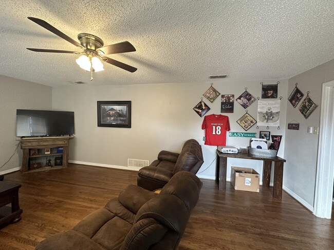 Building Photo - 3214 32nd St