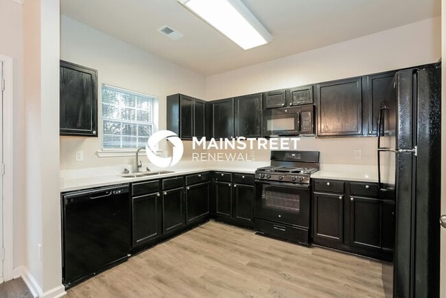 Building Photo - 3 Bedroom Pet-Friendly Home in Oakwood, GA...
