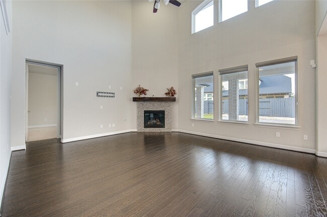 Building Photo - 28918 Woods Rose Ct