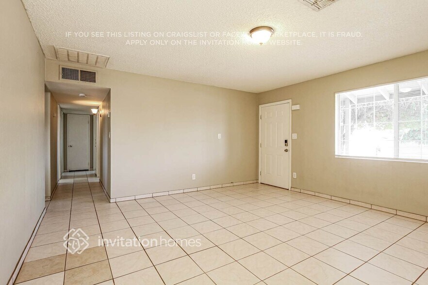 Building Photo - 3808 W Glendale Ave