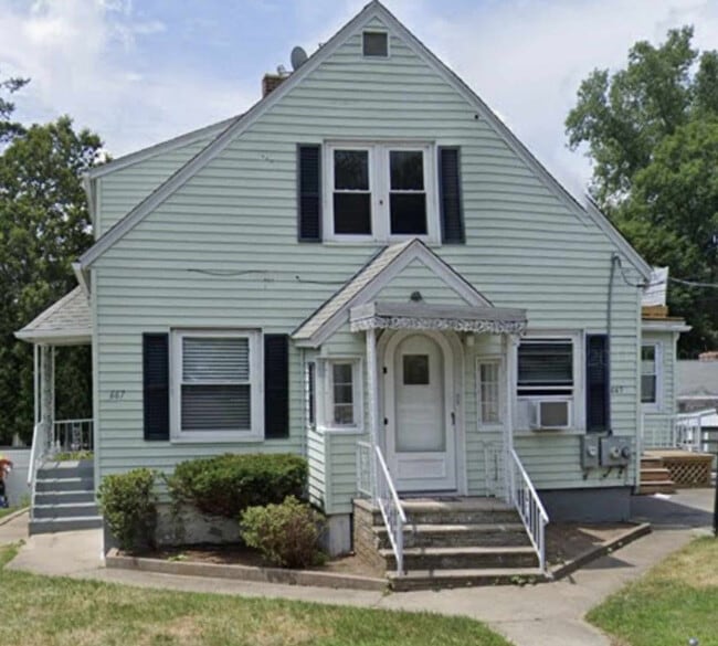 Building Photo - 665 Mendon Rd