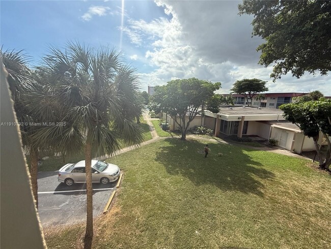 Building Photo - 1540 NE 191st St