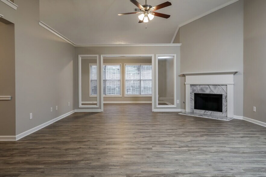 Building Photo - 752 Fairmont Park Dr