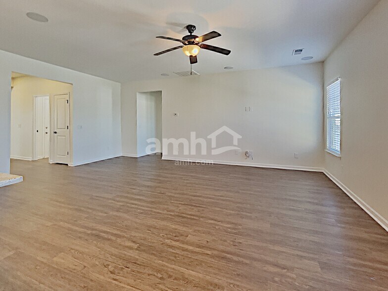 Building Photo - 2215 Ambergate Dr