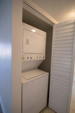 Building Photo - 9929 Three Lakes Cir