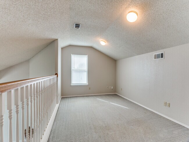 Building Photo - 7124 Summerset Dr