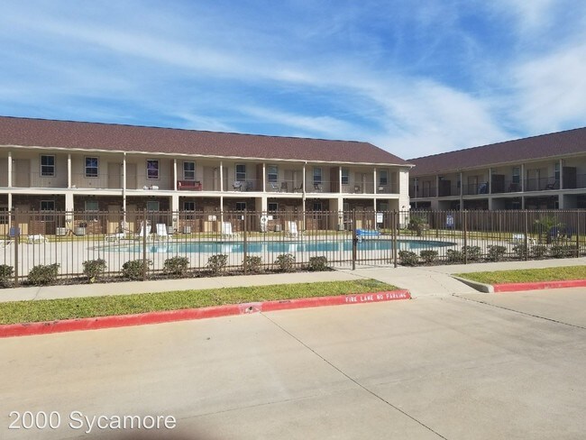 Building Photo - 2000 Sycamore Ave