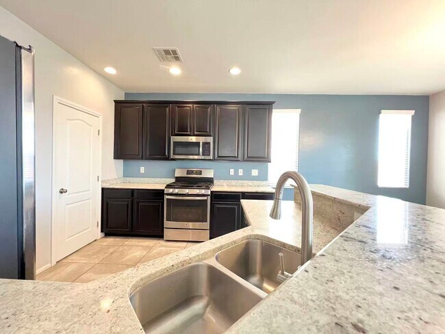 Building Photo - 930 Safe Sapphire Way