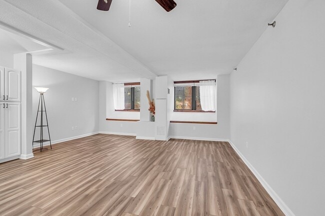 Building Photo - 200 Market St