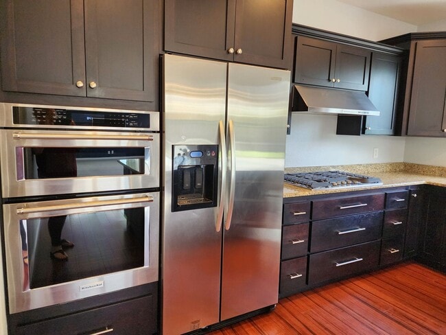 Building Photo - Stunning Regency Estates Home