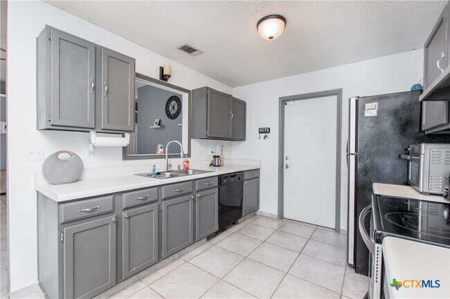 Building Photo - 1410 Windsor Cir