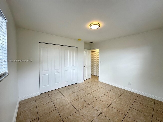 Building Photo - 5621 SW 36th Ct