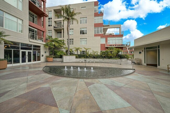 Building Photo - Bright 2 bedroom with open floor plan and spacious terrace!