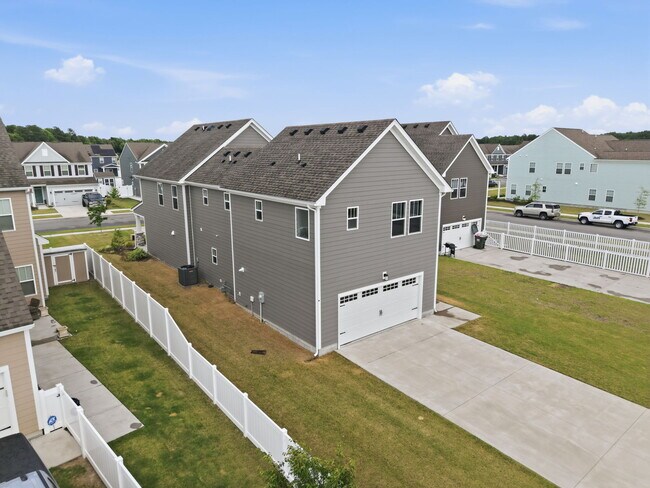Building Photo - 208 Ryker Rd E