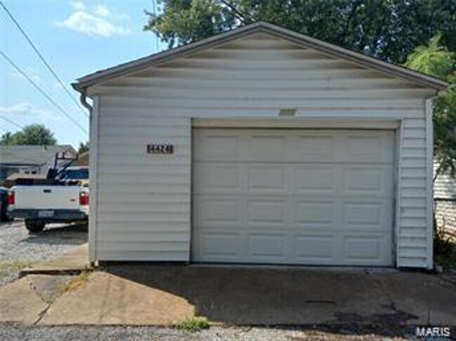 Building Photo - 4424 S Spring Ave