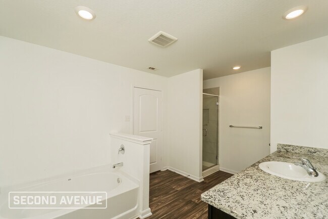 Building Photo - 3027 Jackson Smt