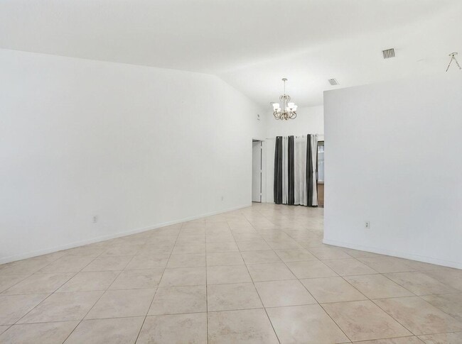 Building Photo - 2171 NW 76th Ave