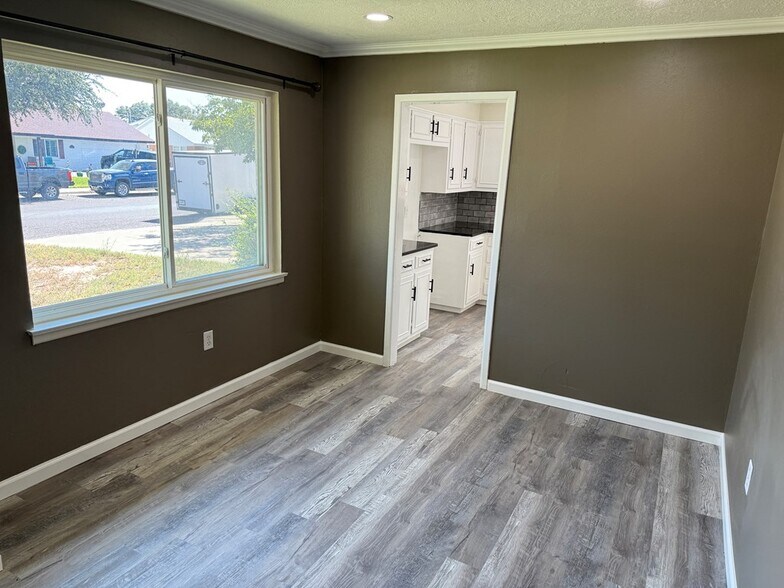 Building Photo - 3821 E Everglade Ave