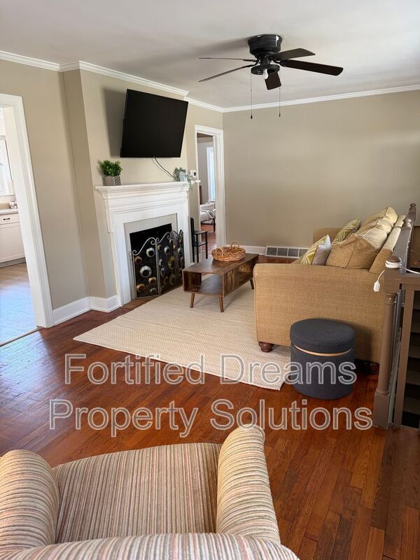 Building Photo - 2203 Maywood St