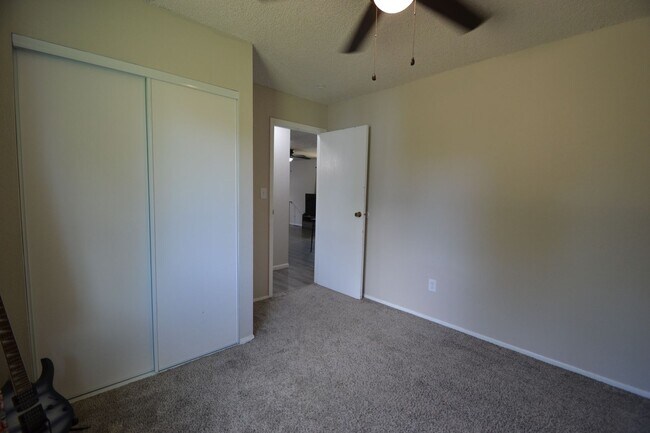 Building Photo - Newly Remodeled 4 Bedroom with AC!