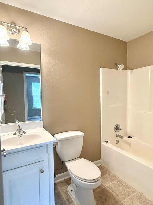 Building Photo - Charming 3-Bedroom Home in Peaceful Apostl...