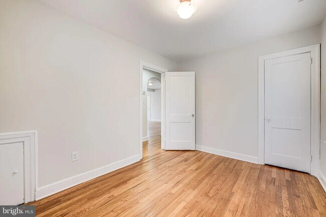 Building Photo - 2957 Strathmeade St