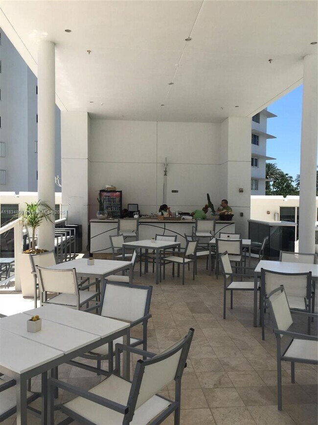 Building Photo - 10275 Collins Ave