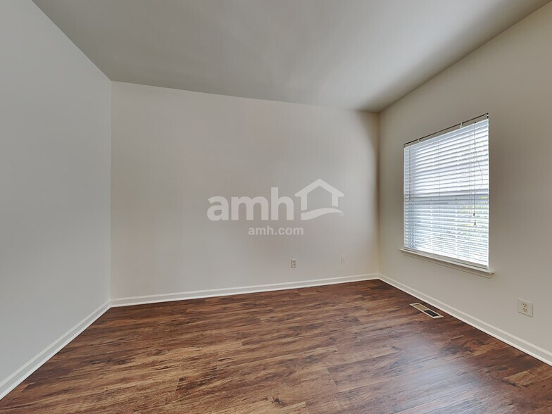 Building Photo - 105 Meadow Crest Ct