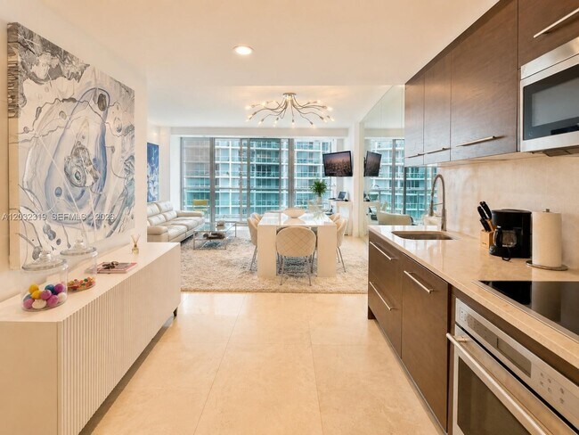 Building Photo - 495 Brickell Ave