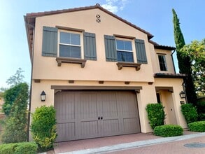 Building Photo - Gorgeous 3 bedroom home In the heart of Ir...