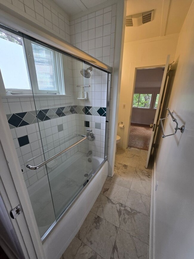 Building Photo - Beautiful 2 Bed 1 Bath Home in Sierra Madre