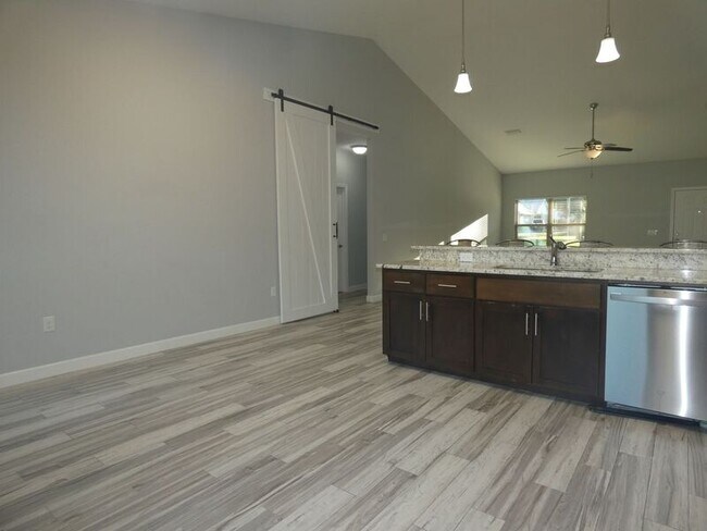 Building Photo - 4985 Creekside Ln