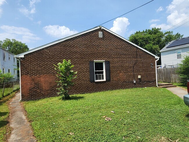 Building Photo - 2322 Randolph St