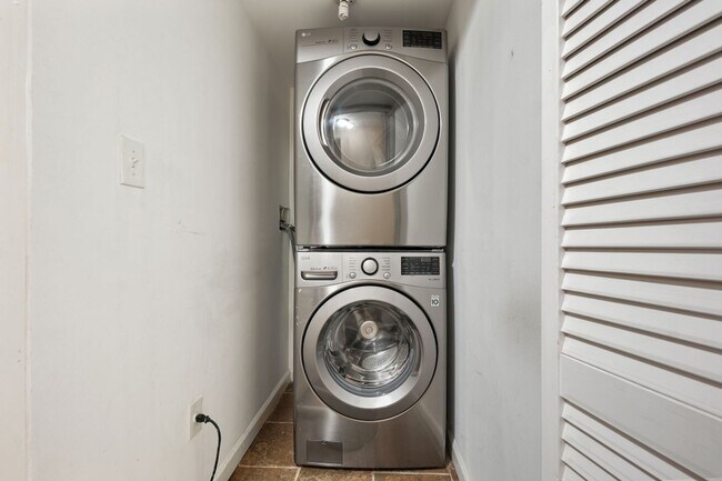 Building Photo - A GEM IN RIVERDALE HEIGHTS!