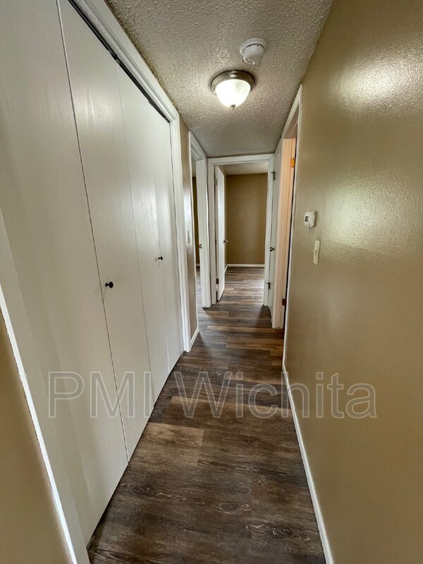 Building Photo - 6820 W Par Ln