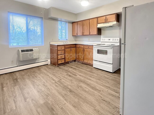 Building Photo - 2835 S Burdick St