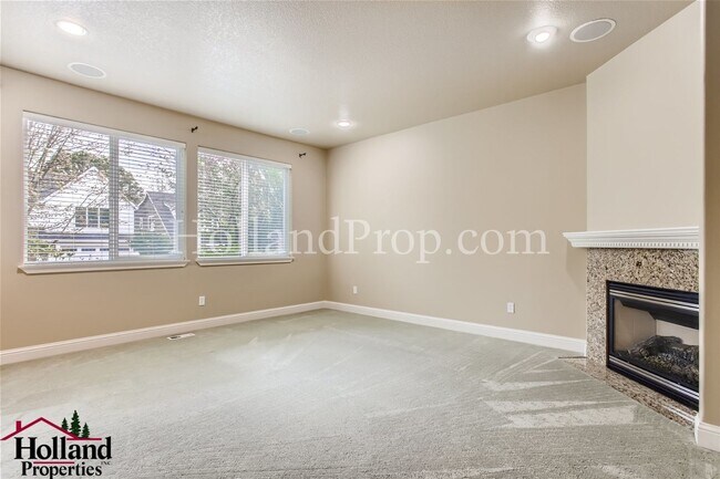 Building Photo - Your Dream Home Awaits – Spacious, Inviting & Full of Charm!