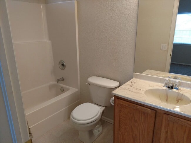 Building Photo - ALL PROSPECTIVE TENANTS MUST SUBMIT A $58 NON-REFUNDABLE APPLICATION FEE PER APPLICANT ONLINE AND...