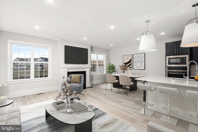 Building Photo - 4403 Thompson Dr