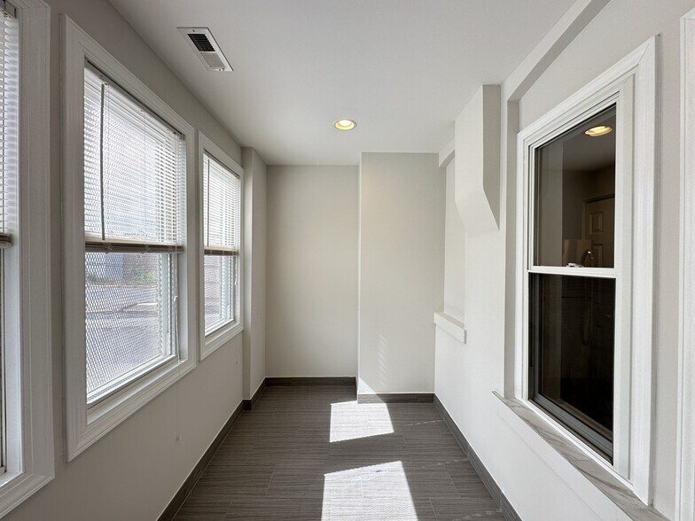Building Photo - 3050 N Milwaukee Ave
