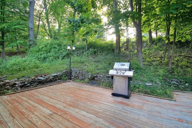 Building Photo - 24 Lake Ave