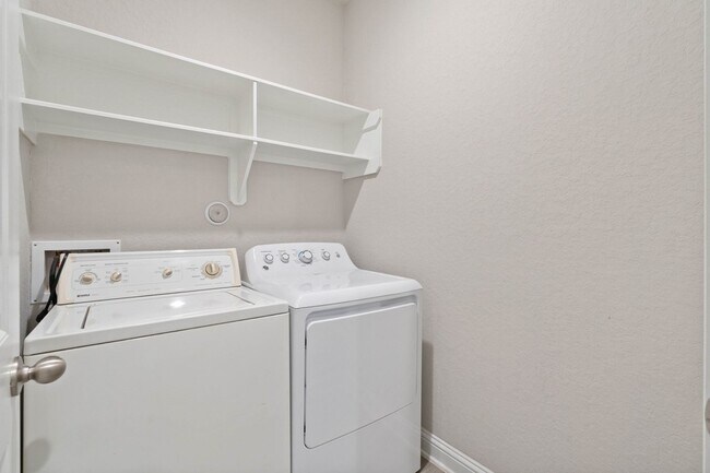 Building Photo - 2811 Ridgecliff Ct