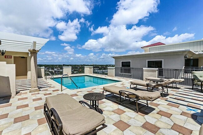 Building Photo - 2509 N Ocean Blvd