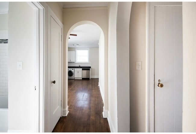 Building Photo - 918 Green Bay Rd