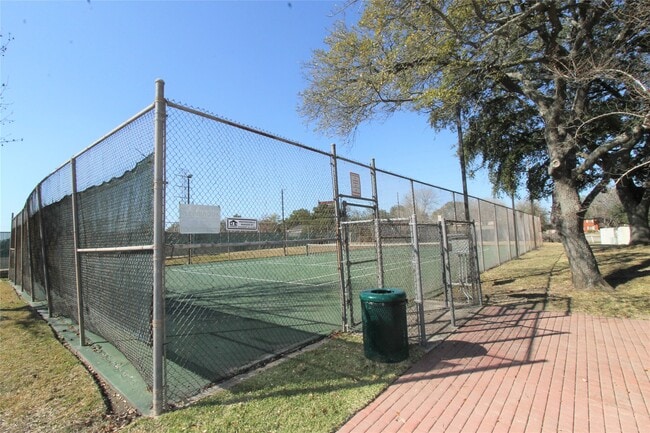 Building Photo - 4611 Silver Fox Dr