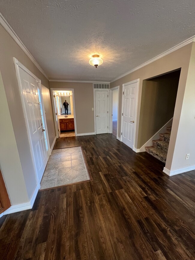 Building Photo - 3409 Fairway Dr