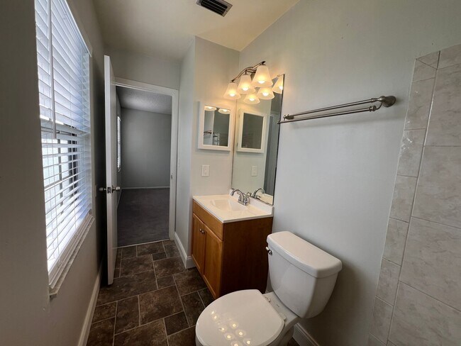 Building Photo - Sebastian Single Family home