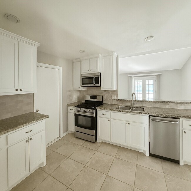 Building Photo - 5807 Silver Frst Dr