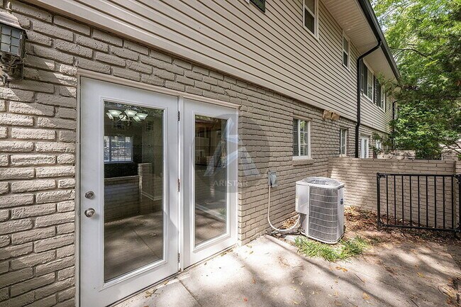 Building Photo - 6940 Roswell Rd NE